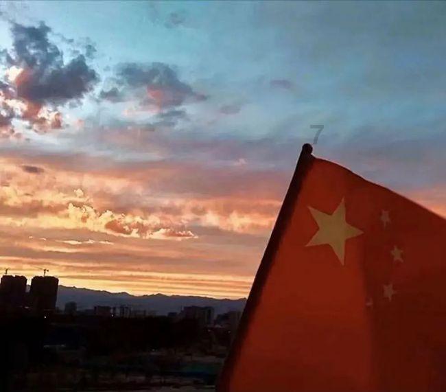 他向吴京学习，砸家产拍电影，最后为何沦为笑话？游戏画面